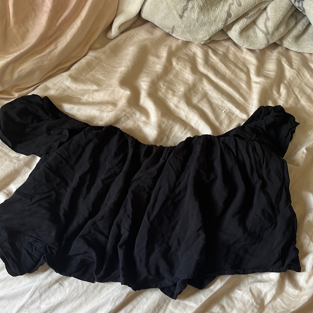 reinamgd bandeu top. flowing top, off the shoulder